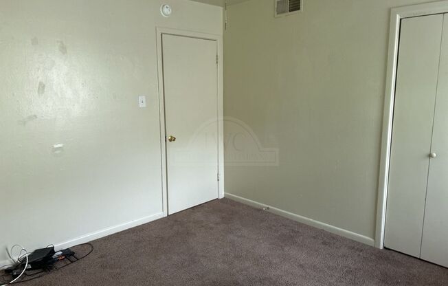 3 beds, 1 bath, $975