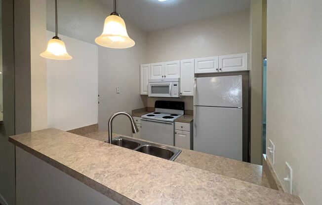 2 beds, 2 baths, 664 sqft, $1,295, Unit 33