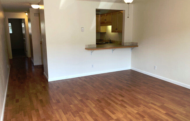 2 beds, 1 bath, $1,050, Unit 2