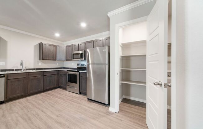 3 beds, 2 baths, 1,304 sqft, $1,829, Unit 568
