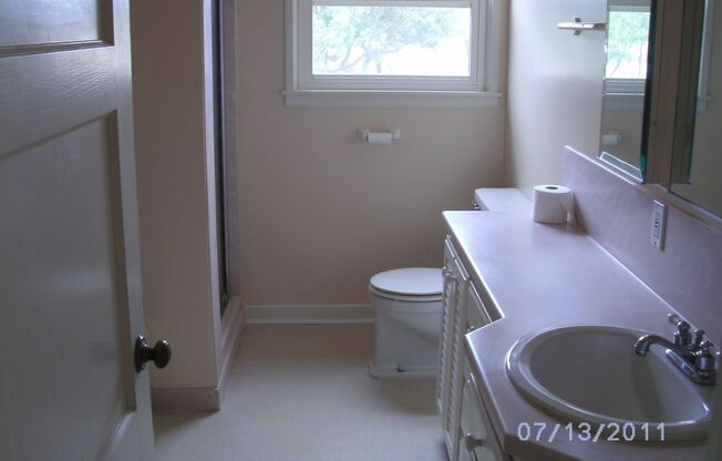 3 beds, 1 bath, $2,595