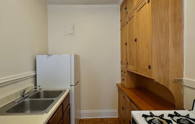 Studio, 1 bath, $875, Unit 304