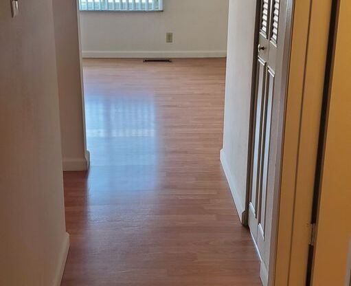 2 beds, 1 bath, 900 sqft, $945, Unit 05224-4