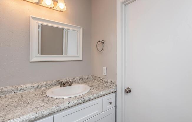 2 beds, 1 bath, 950 sqft, $1,250