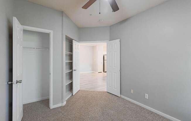 2 beds, 1 bath, 912 sqft, $1,516