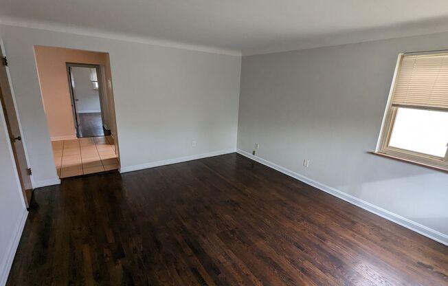 Quiet Pleasant Ridge Apartment