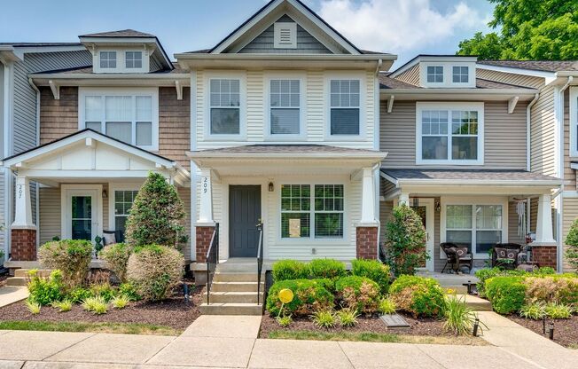 Renovated Townhome in Convenient Nashville Location