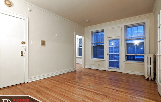 436 W Surf St 2H