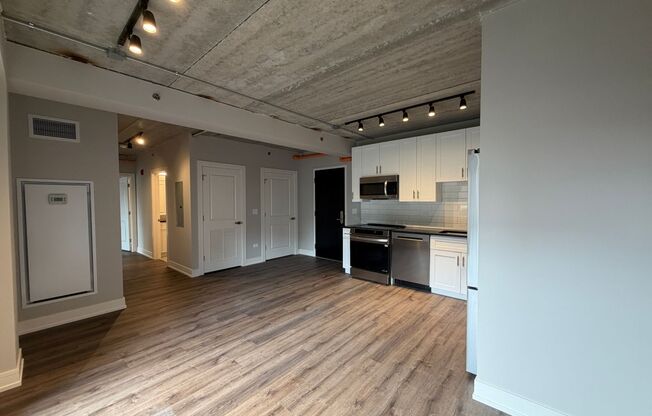 2 beds, 2 baths, 908 sqft, $3,575, Unit 952-511