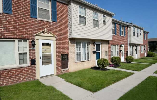 Yorktowne Townhomes Exterior Front