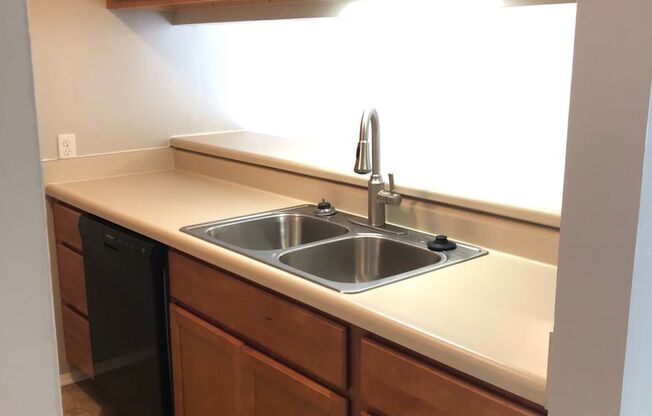 1 bed, 1 bath, 755 sqft, $1,099, Unit 5815D