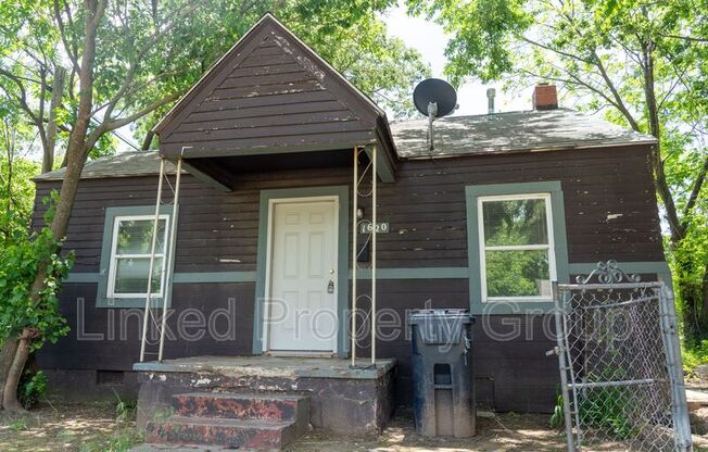1620 NE 19 ST