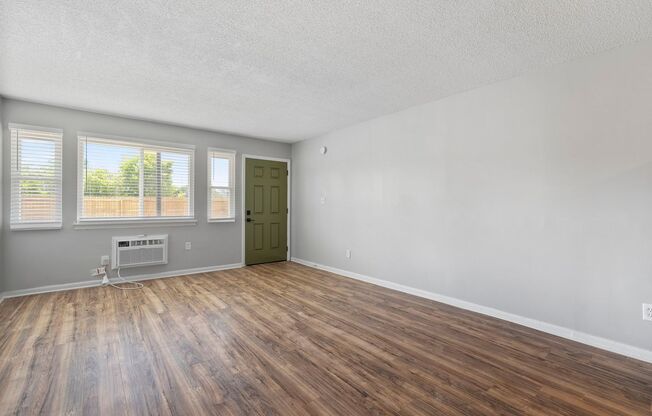 Studio, 1 bath, 300 sqft, $845, Unit 16