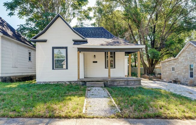 3 Bedroom, 1 Bathroom remodeled house!