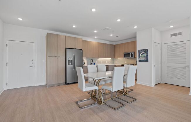 2 beds, 2 baths, 1,001 sqft, $1,675, Unit 218