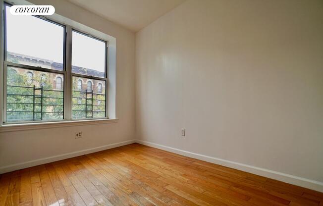 7402 5 AVE