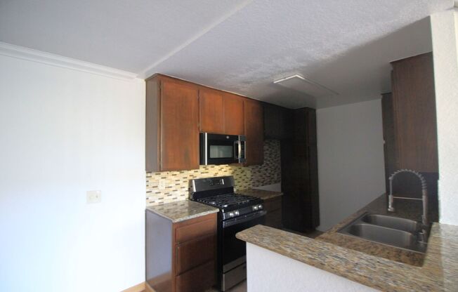 2 beds, 2 baths, $2,595, Unit 108