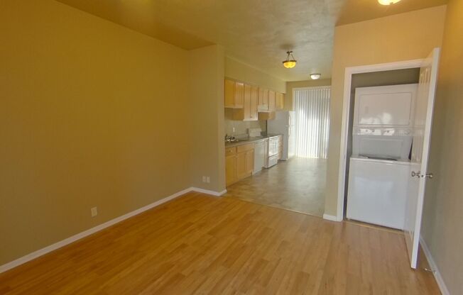 2 beds, 1 bath, $1,600, Unit 5