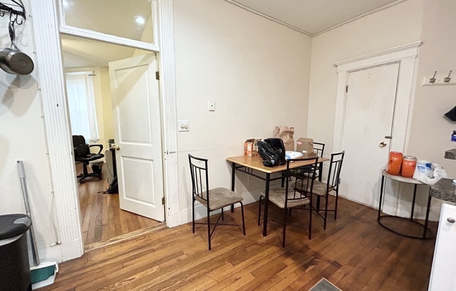 2 beds, 1 bath, $3,550, Unit 11