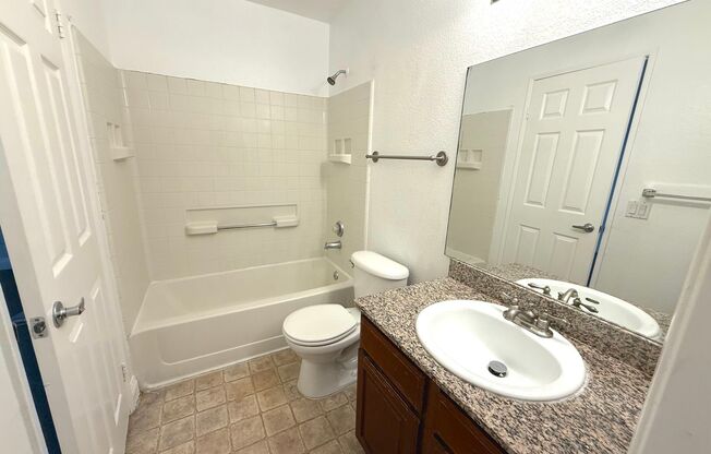 2 beds, 2 baths, $1,050, Unit UNIT 2039