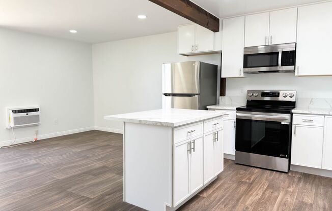 1 bed, 1 bath, 660 sqft, $2,300, Unit 116R