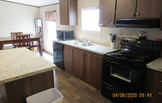 3 beds, 2 baths, $1,395