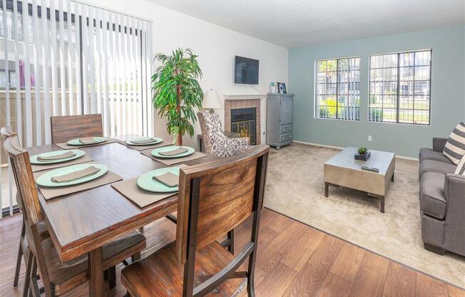 Living Room and Dining Area at Heron Pointe Apartments & Townhomes, Fresno, CA, 93711