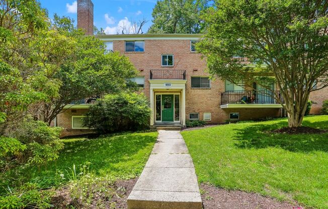 FURNISHED 2BR w/Den in Parkside Condos, Bethesda - ALL UTILITIES INCLUDED! - Available NOW!!