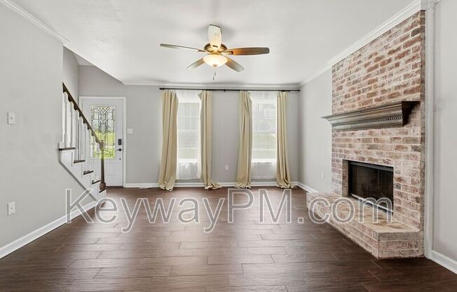329 LAMPLIGHTER LN