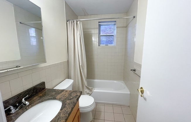 3 beds, 1 bath, 750 sqft, $4,600, Unit 204
