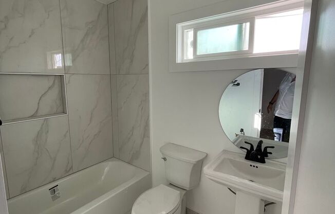 7337 Woodley LLC