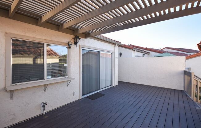 3 BR Condo in Carlsbad! Close to Walking Trails, Shopping, and Dining!!