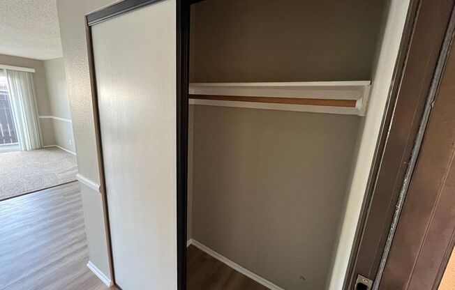 2 beds, 1 bath, 980 sqft, $2,500, Unit 046