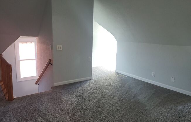 2 beds, 1 bath, $1,250, Unit Unit 2