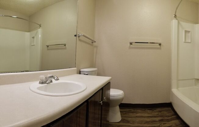 2 beds, 1 bath, 1,032 sqft, $1,045, Unit 1037C