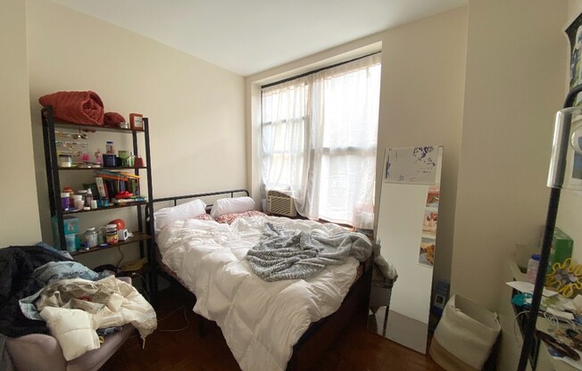 2 beds, 1 bath, $4,000, Unit 4D