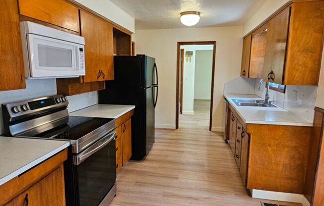 3Bd/2Ba Single Story House - For Viewing!