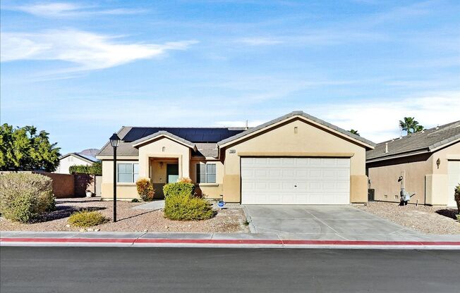 3 Bedroom with Pool in Gated Lynbrook