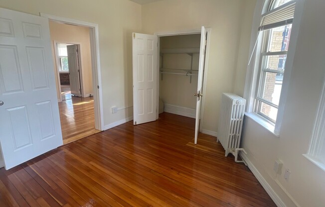 2 beds, 1 bath, $4,100, Unit 11