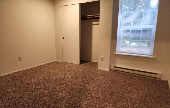 2 beds, 1 bath, $1,600, Unit 2