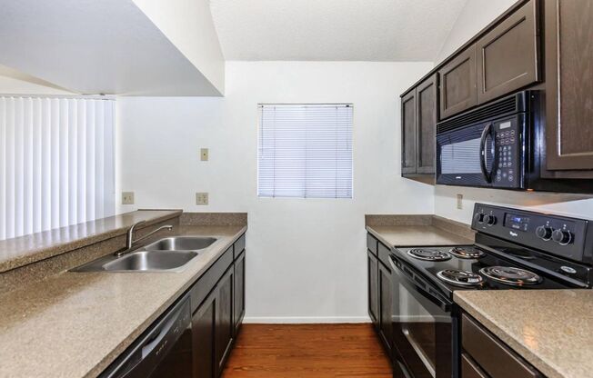 1 bed, 1 bath, 748 sqft, $1,299