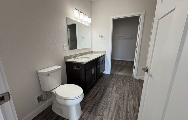 2 beds, 2 baths, 1,038 sqft, $1,895, Unit 4880-206