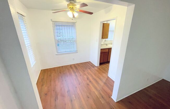 3bd/1ba home in Rosewood. Huge backyard and 2 car garage!!