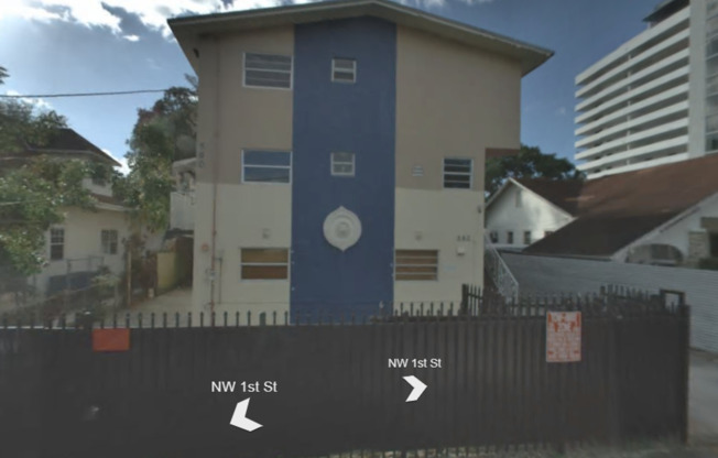 560 NW 1 ST