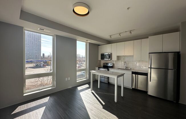 2 beds, 1 bath, 676 sqft, $1,895, Unit 411
