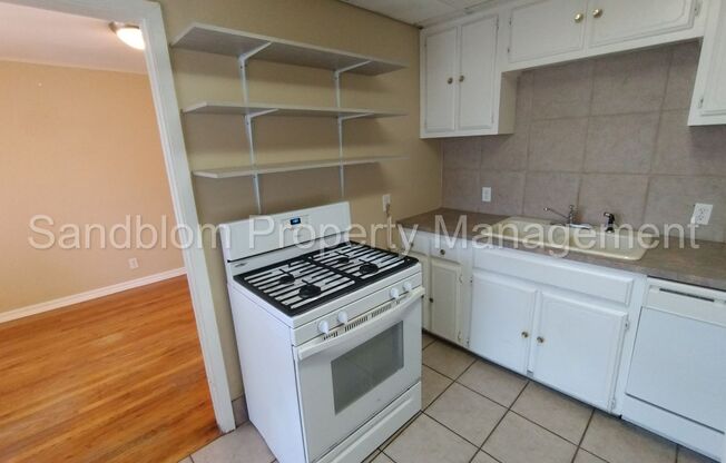 3 beds, 1 bath, $1,150