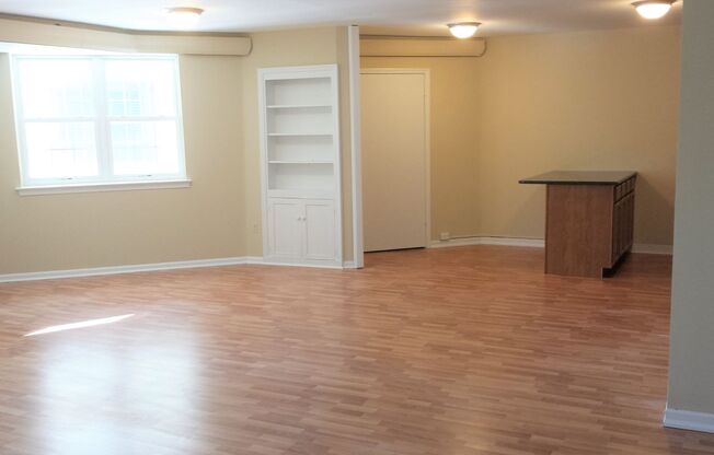1 bed, 1 bath, $1,895, Unit LL - 312