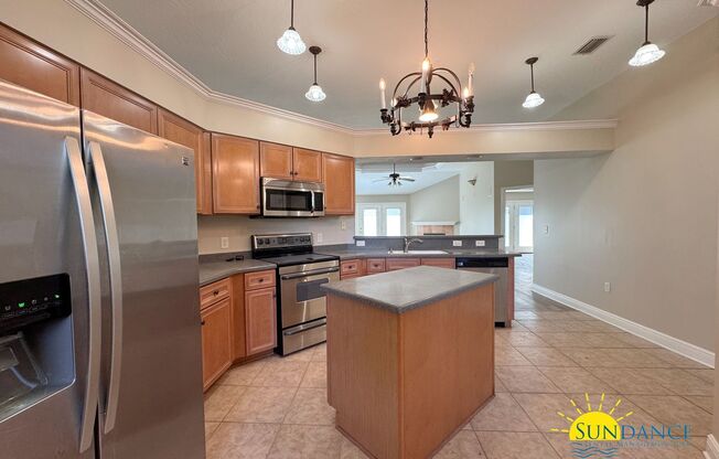Beautiful Home in a gated community in Mary Esther! Call Today!