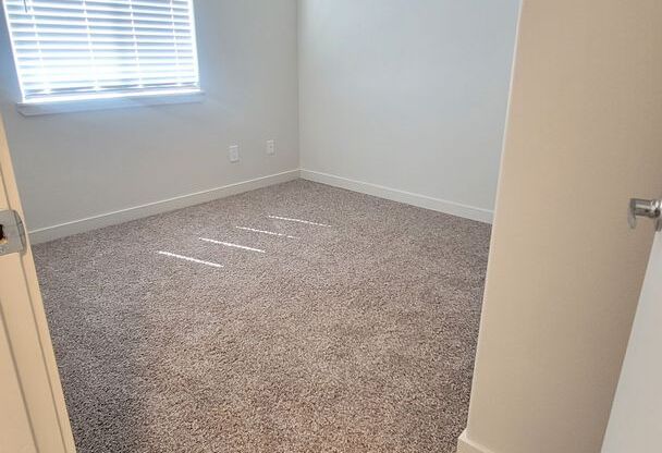 3 beds, 2 baths, 1,044 sqft, $1,995, Unit 224