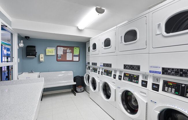 3 beds, 1.5 baths, 1,001 sqft, $3,400, Unit 28K